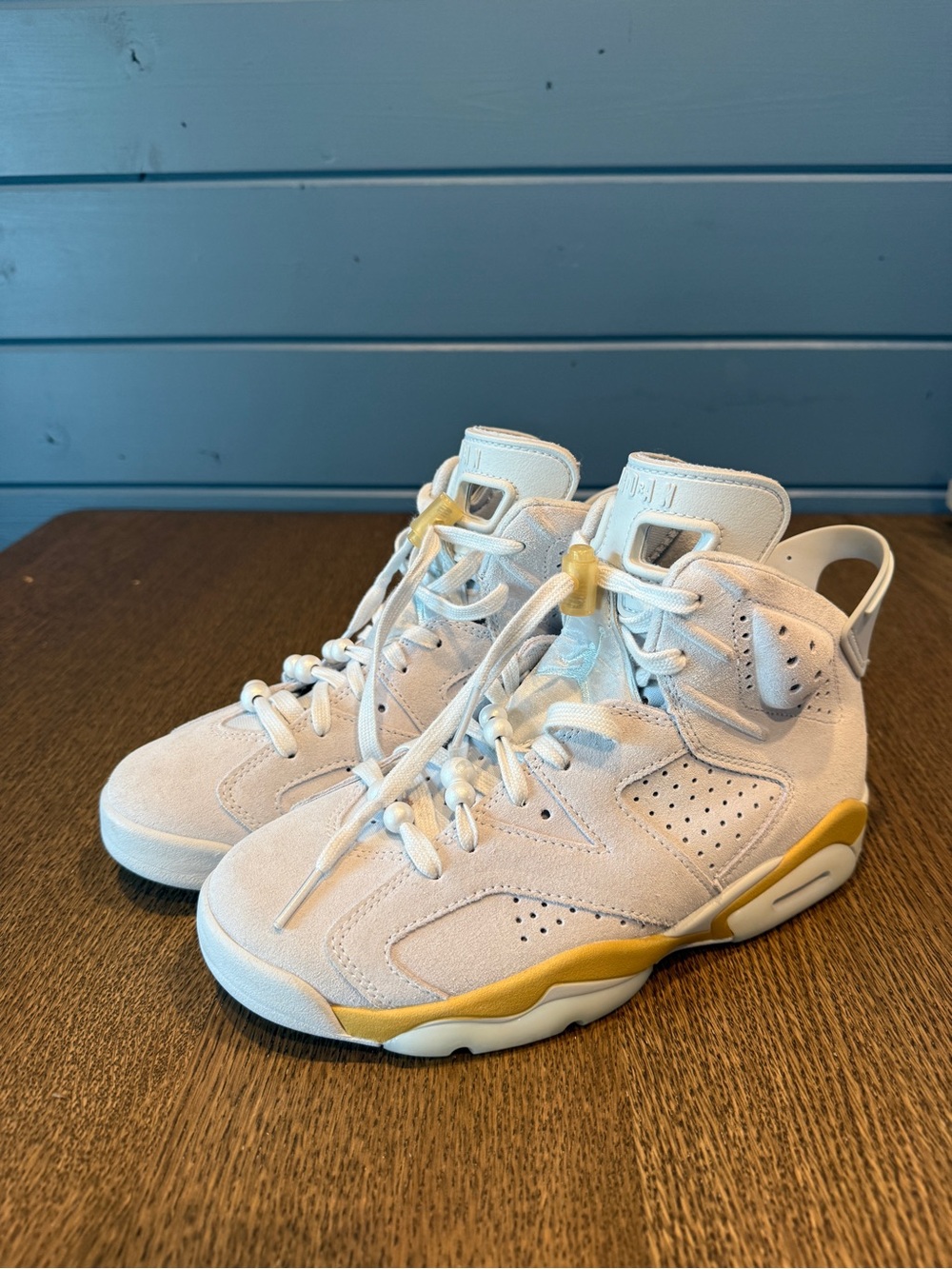 Jordan 6 retro Women’s size 7.5